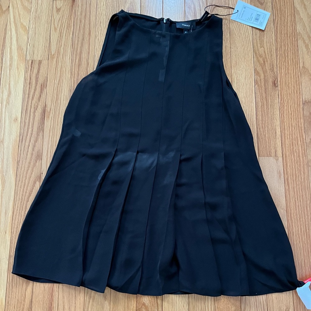 Theory Ashbury Drape Pleated Sleeveless Crepe Blouse – Black, Size M